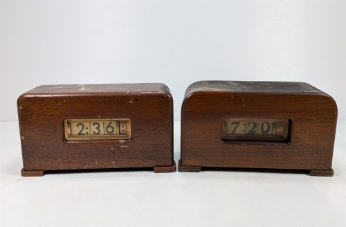 (2) The Pennwood Co. Clocks