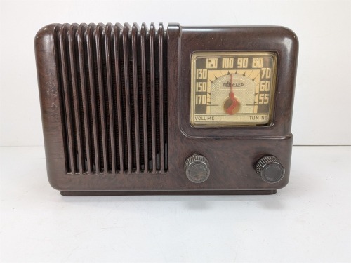 Trav-Ler 5002 Tube Radio