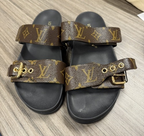 Louis Vuitton Slides (Pompano Beach, FL)