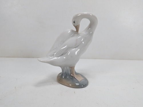 LLADRO Goose Figurine