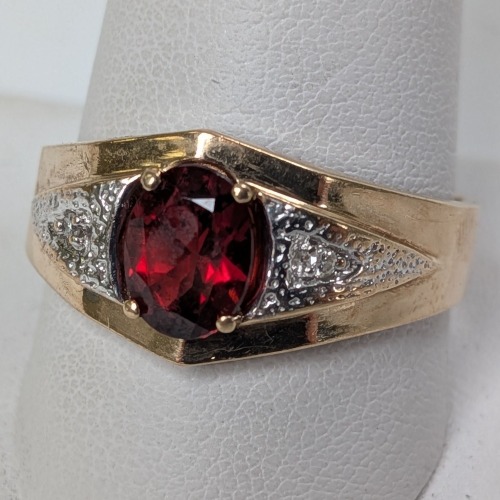 10K Yellow Gold Ring w/ Red Stone