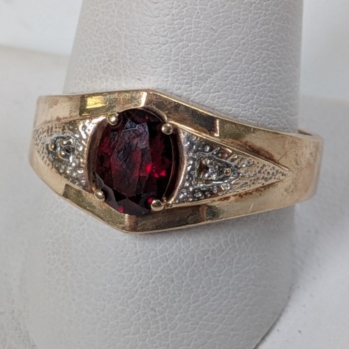 10K Yellow Gold Ring w/ Red Stone
