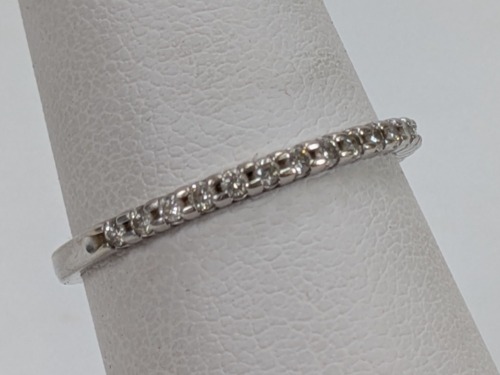 14K White Gold Ring w/ Clear Stones