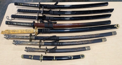 (9) Samurai Swords
