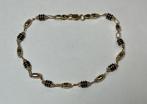 (9) Bracelets (Pompano Beach, FL)