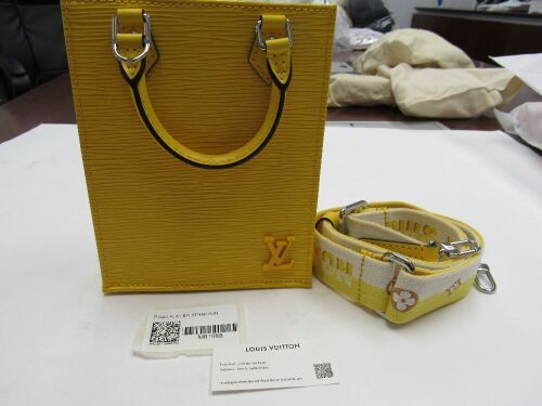 (11) Louis Vuitton Variety of Handbags/Pouches (Laredo, TX)