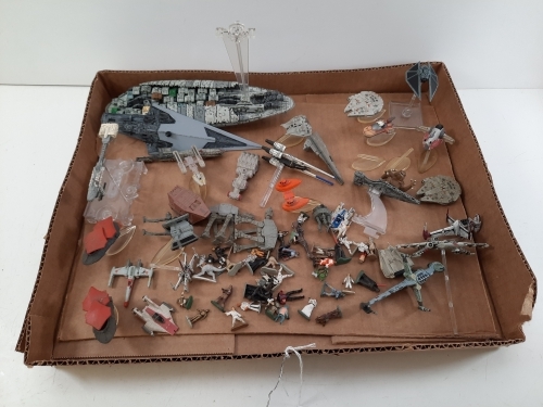 (1) Ctn Star Wars Miniature Models & Figures