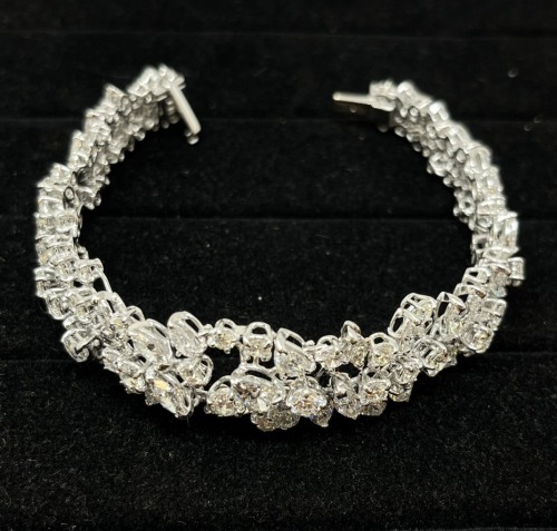 18K Gold & Diamond Bangle Bracelet (Dayton, NJ)
