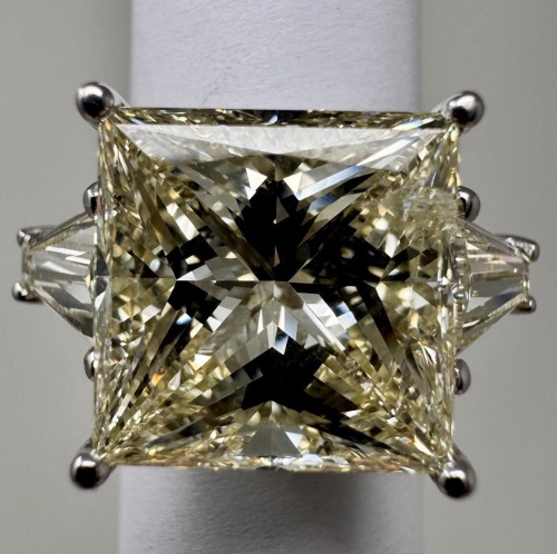 14K Gold & Diamond Ring (Dayton, NJ)