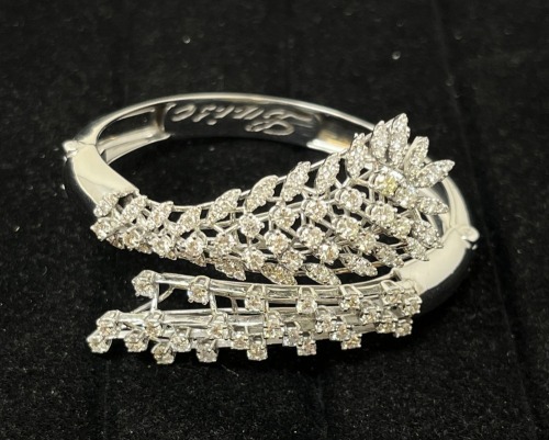 18K Gold Diamond Hinged Bangle Bracelet (Dayton, NJ)