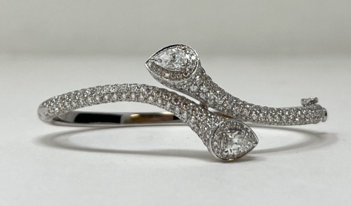 18K Gold Montega Diamond Hinged Bangle Bracelet (Dayton, NJ)