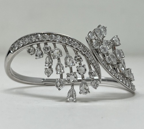 18K Gold Diamond Hindged Cuff Bracelet (Dayton, NJ)