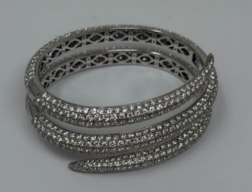 18K Gold Diamond Hindged Bracelet (Dayton, NJ)