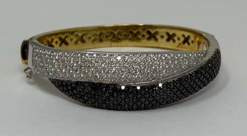 18K Gold Diamond Hindged Bangle Bracelet (Dayton, NJ)
