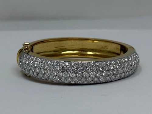 18K Gold Diamond Hindged Bangle Bracelet (Dayton, NJ)