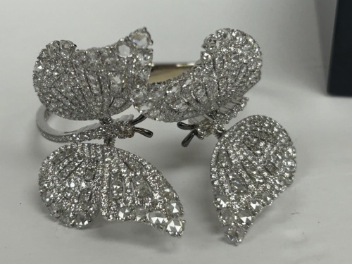 18K Gold Harry Winston's Cuff Bracelet (Dayton, NJ)
