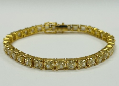 18K Gold Hna Diamond Bracelet (Dayton, NJ)