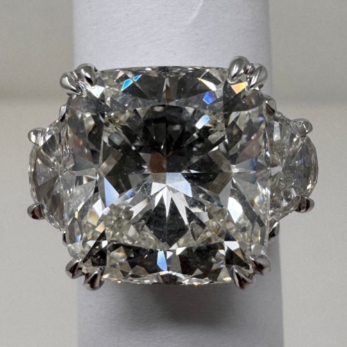 18KW Gold & Diamond Ring (Dayton, NJ)