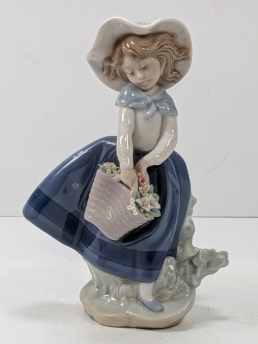 Lladro Flower Girl Figurine