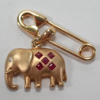 18K Gold Elaphant Pin w/ Rubies