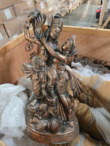 Showpiece Statue