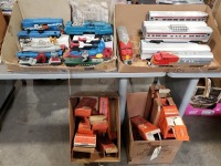 (2) Ctns of Vintage Lionel Lines Metal Train Cars