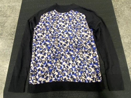 Louis Vuitton Sweater (Dayton, NJ)