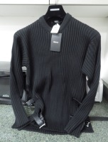Versace Sweater (Riverside, CA)