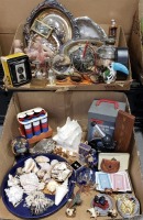 (2) Ctns Vintage Decor