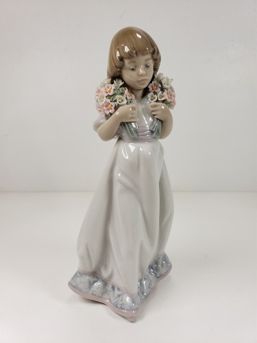 LLADRO Girl Figurine