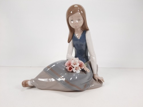 LLADRO Figurine Women/Girl w/ Flowers
