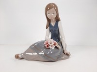 LLADRO Figurine Women/Girl w/ Flowers