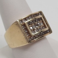 10K Gold Ring w/ Clear Stones