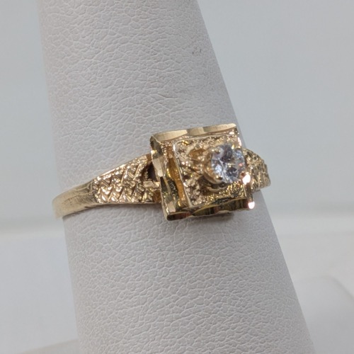 10K Yellow Gold Ring w. (1) Clear Stone