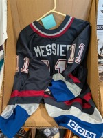Mark Messier Autographed Vancouver Canucks Jersey