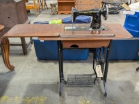 "Riccar' Sewing Machine/Table