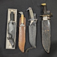 (4) Knives w/ Sheaths