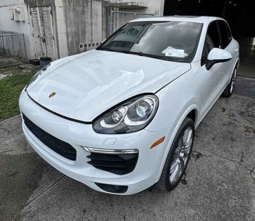 2017 Porsche Cayenne (Opa-Locka, FL)