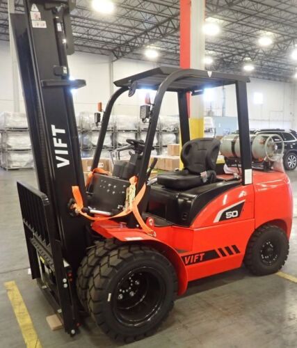 Forklift W/Misc Goods - EXPORT ONLY (AquaGulf/Jacksonville, FL)